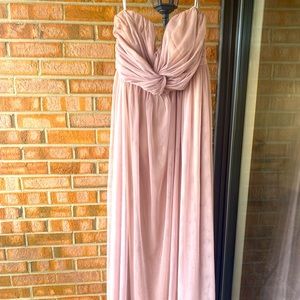 A pretty mauve strapless dress that is perfect for any night out!
